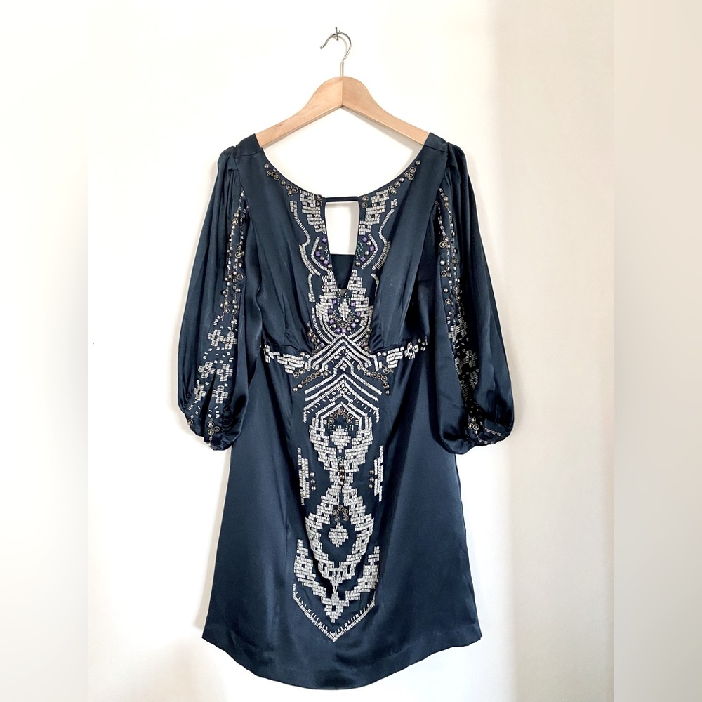 Amazing dress. Fantastic dress. The kind you become the focal point.